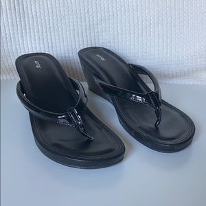 Women’s Size 8 Wedge Flip Flops